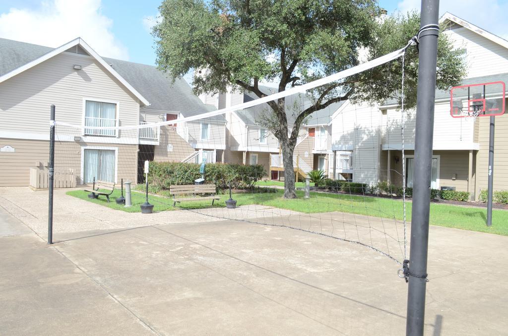 Moody Manor Aparthotel Houston Bagian luar foto