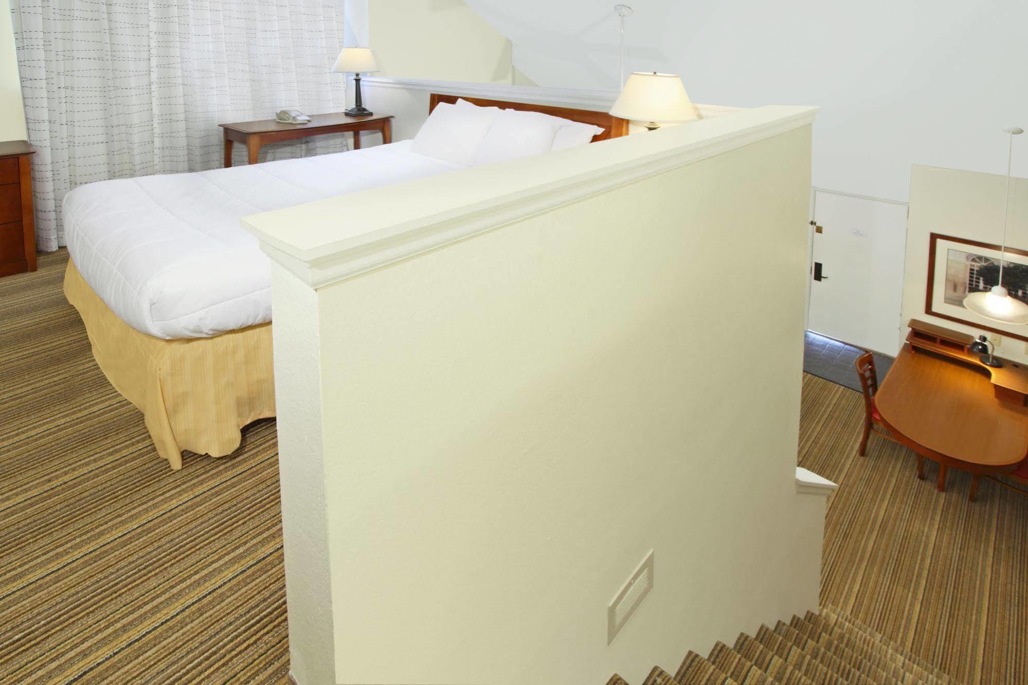 Moody Manor Aparthotel Houston Bagian luar foto