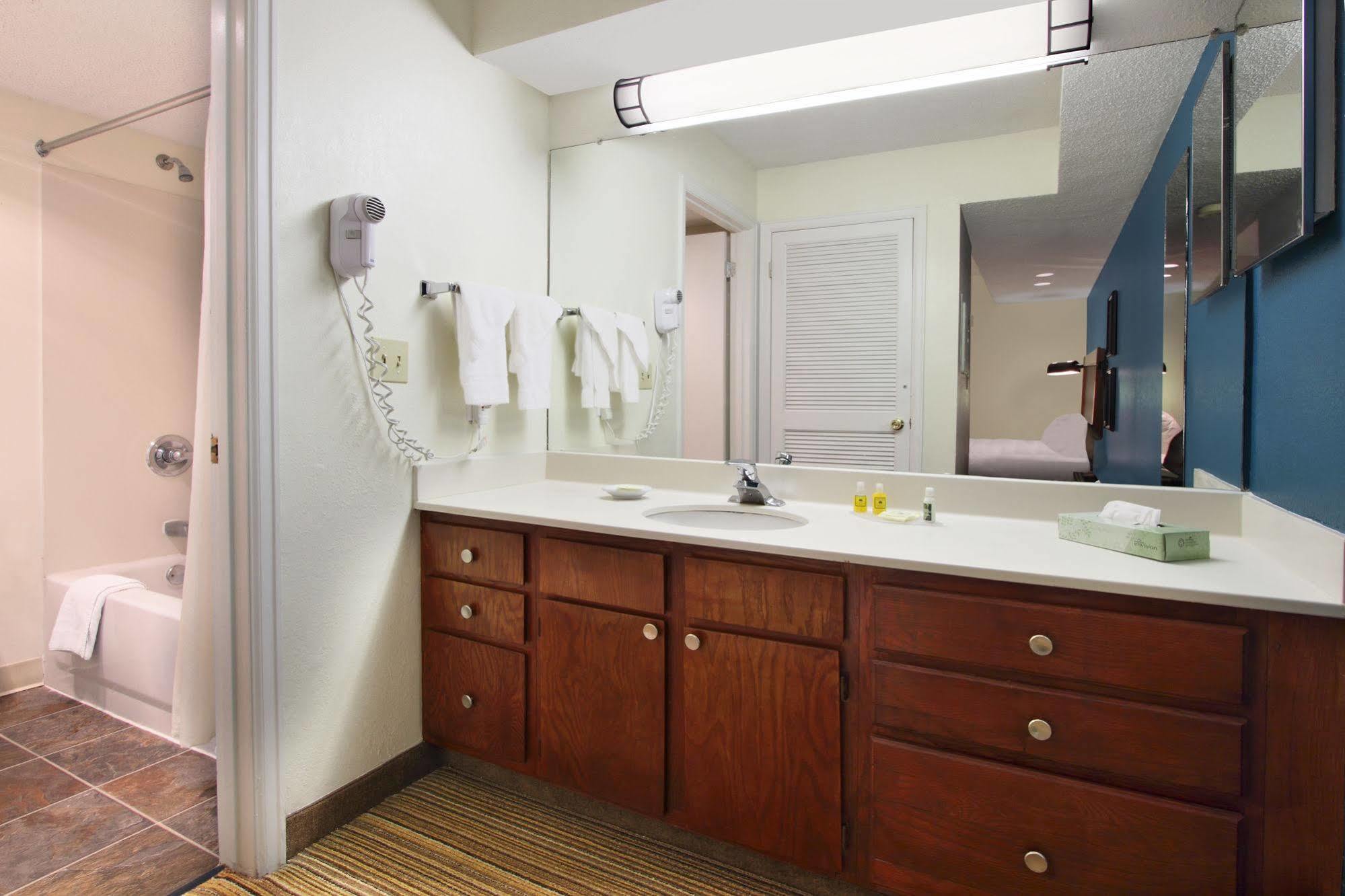 Moody Manor Aparthotel Houston Bagian luar foto